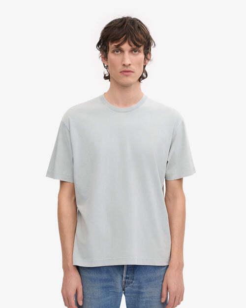 Colorful Standard Oversized Organic T-Shirt Herren Faded Grey am Model – Vorderansicht